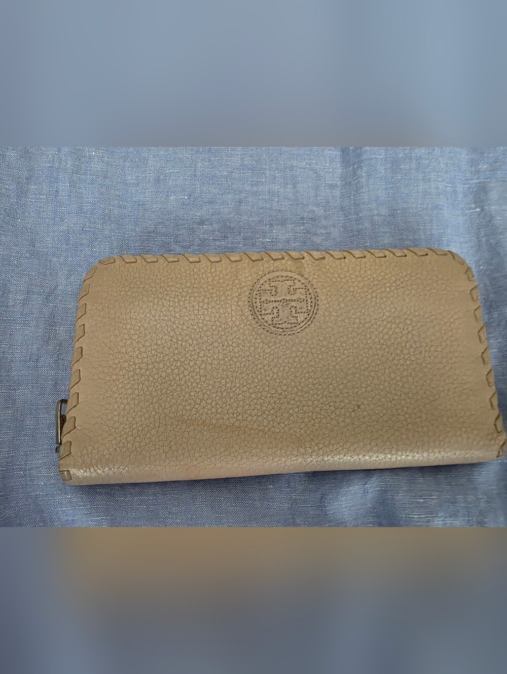 Tory Burch Whipstitch Pebbled Leather Wallet in Camel
